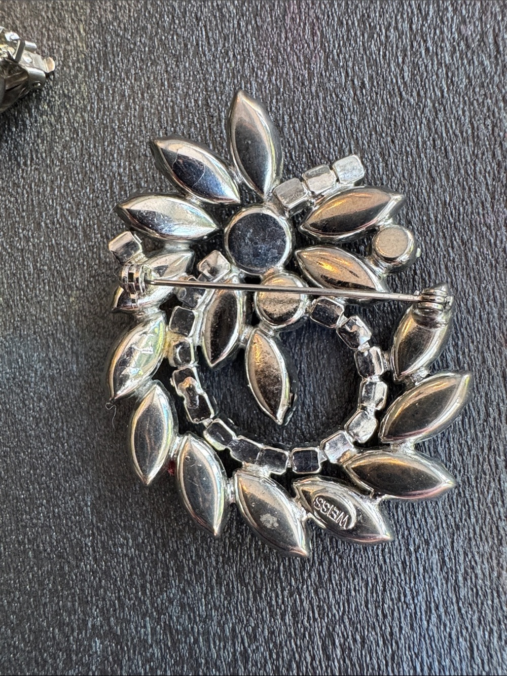 Vintage Weiss AB rhinestone statement brooch - Picture 3 of 9